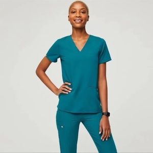 FIGS Pacific Blue Scrub Set